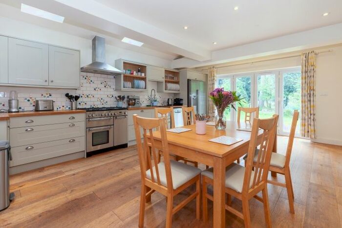4 Bedroom Semi-Detached House To Rent In Ferry Road, Marston, OX3