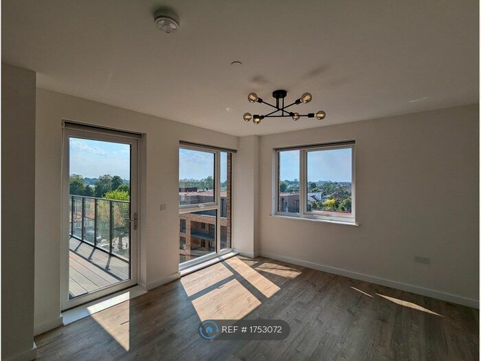 3 Bedroom Flat To Rent In Coniston House, New Malden, KT3