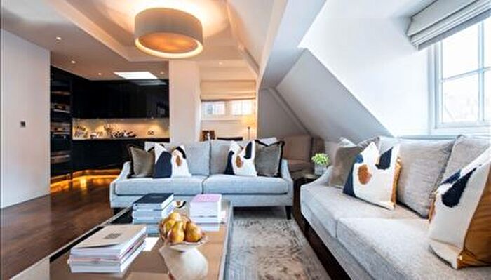 2 Bedroom Flat To Rent In Duke Street, London, W1K