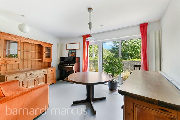 2 Bedroom Apartment For Sale In Whitestone Way, Croydon, CR0