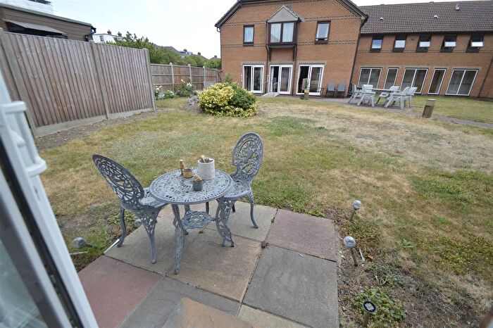 1 Bedroom Flat For Sale In Portland Close, Romford, RM6
