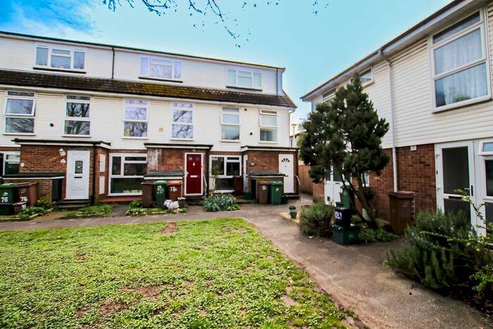 2 Bedroom Maisonette To Rent In Carew Road, Wallington, SM6