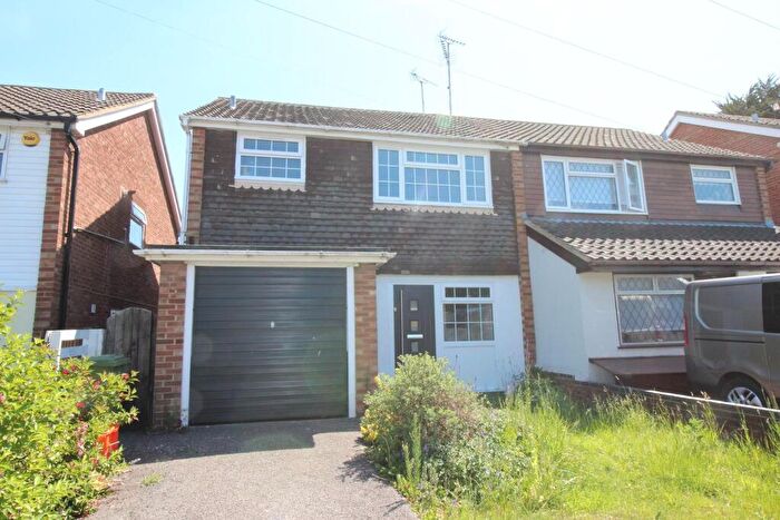 3 Bedroom Semi Detached House To Rent In Kingley Close, SS12