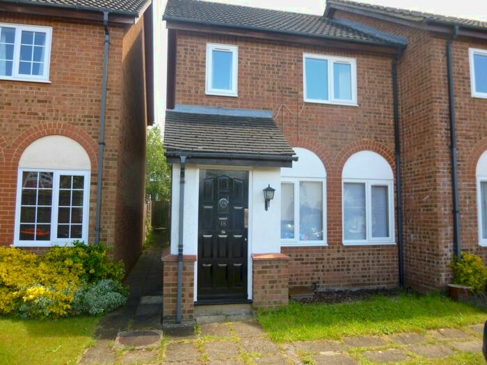 3 Bedroom Terraced House To Rent In St George's Close, Leighton Buzzard, LU7