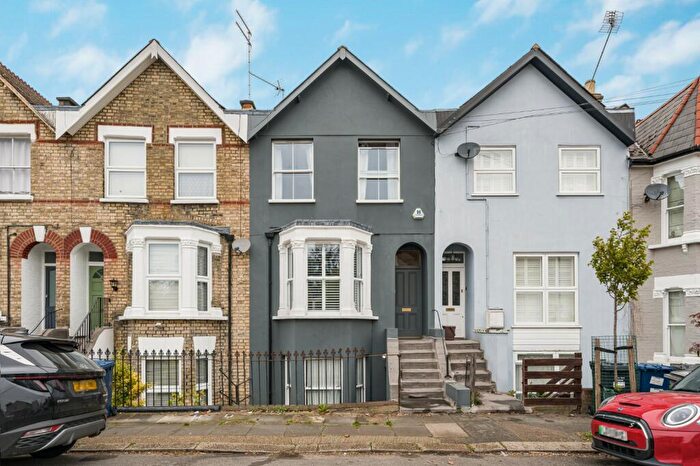 4 Bedroom Terraced House To Rent In Holly Park Road, Friern Barnet, London, N11