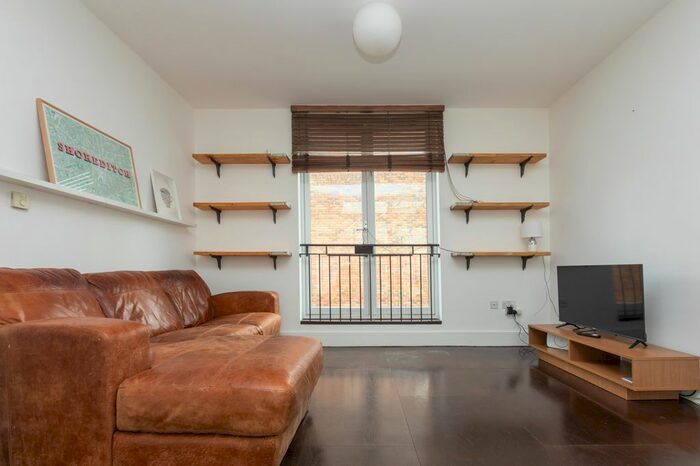 2 Bedroom Terraced House To Rent In Lndn-C - Chance Street, London, E2
