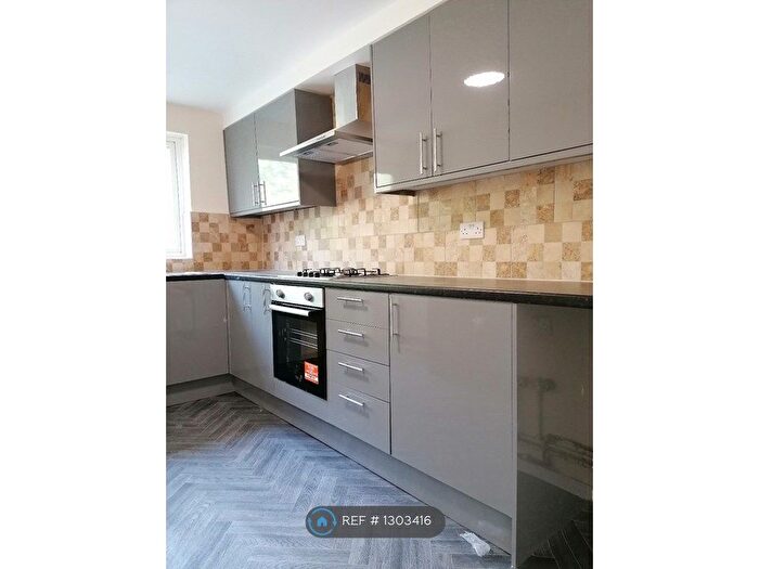 3 Bedroom End Of Terrace House To Rent In Sinclair Close, Derby, DE24