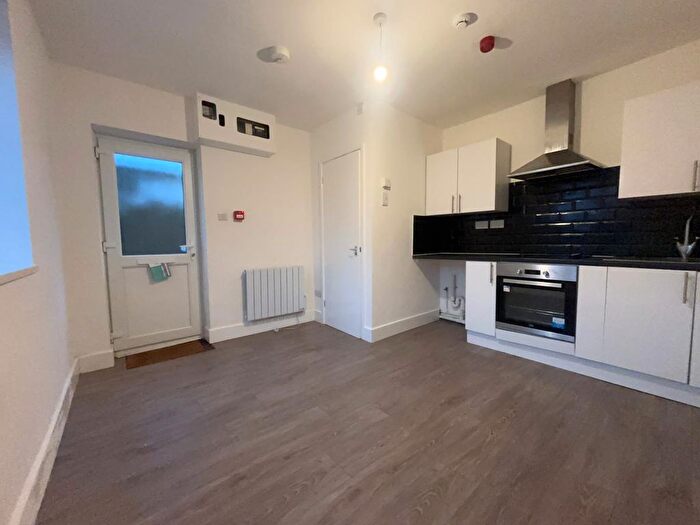 Studio To Rent In Chestnut Road, Southampton, SO16