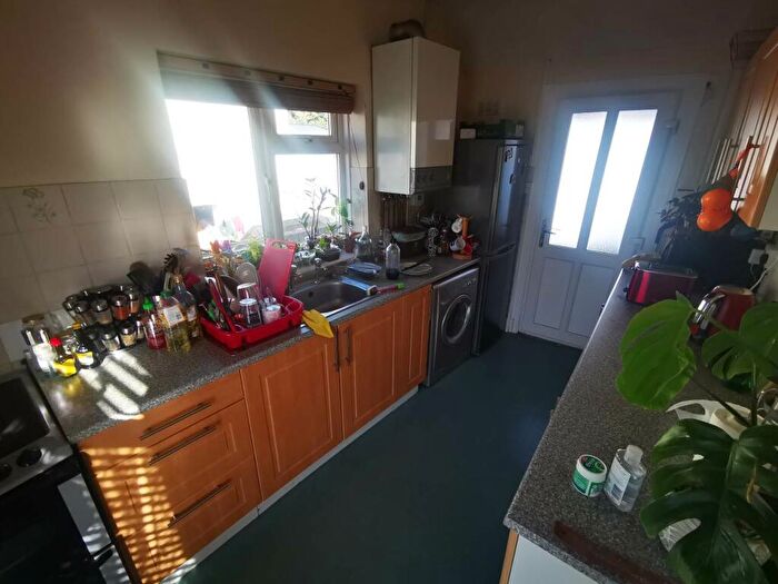 2 Bedroom House To Rent In Llantrisant Street, First Floor Flat, Cathays, Cardiff, CF24