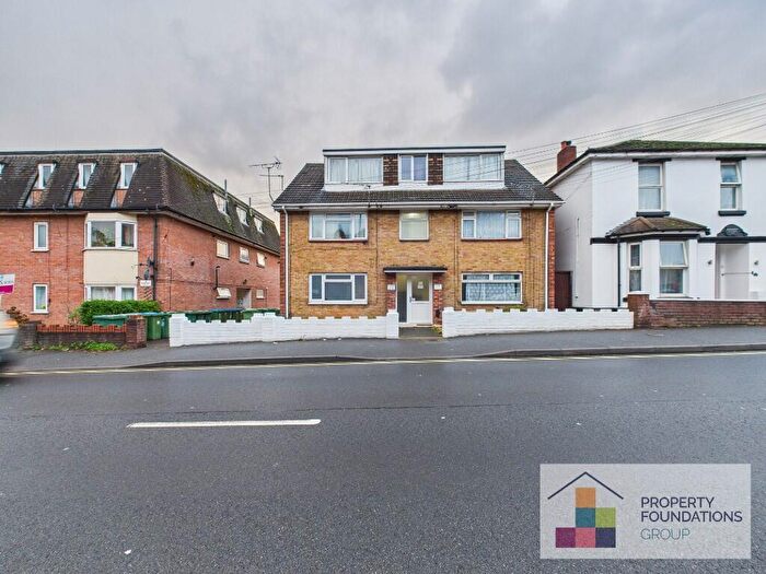 2 Bedroom Flat To Rent In Bullar Road, Southampton, Hampshire, SO18
