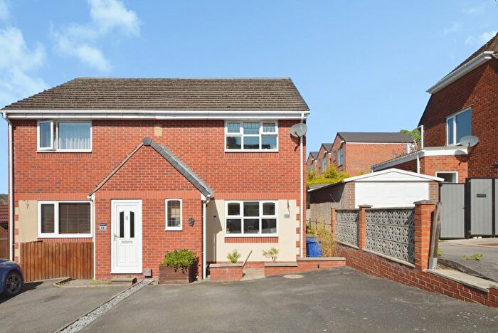 3 Bedroom Semi Detached House For Sale In Victoria Street North, Old Whittington, Chesterfield, Derbyshire, S41