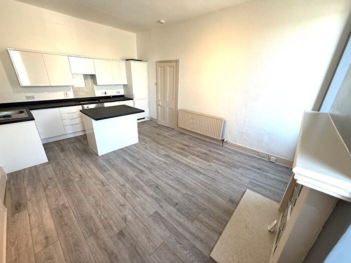 3 Bedroom Flat To Rent In North Deeside Road, Cults, Aberdeen, AB15