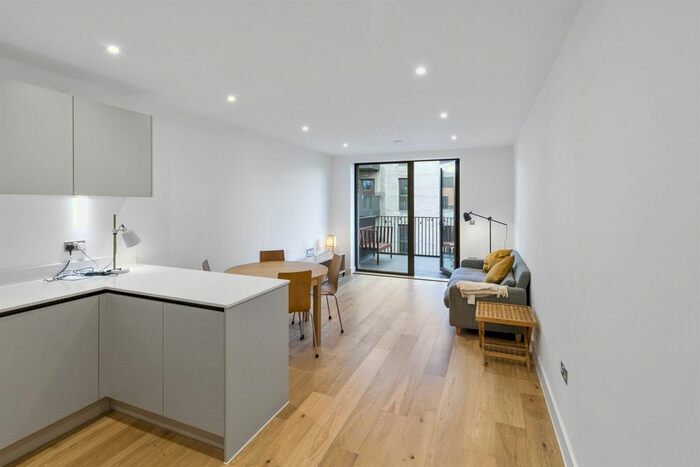 2 Bedroom Flat To Rent In Navigators Walk, London, E3