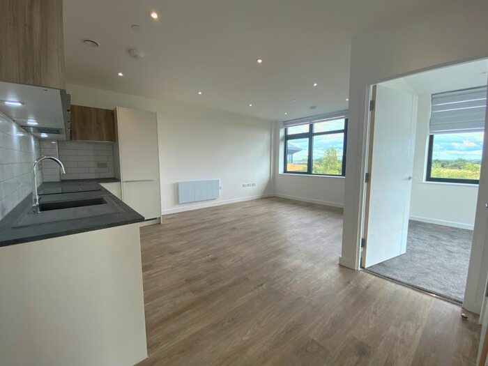 2 Bedroom Flat To Rent In London Road, Staines-Upon-Thames, Surrey, TW18