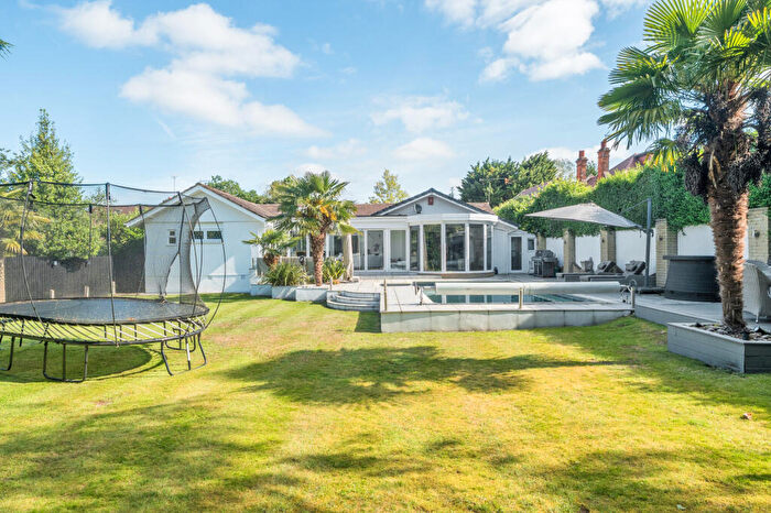 5 Bedroom Detached House For Sale In The Avenue, Farnham Common, SL2