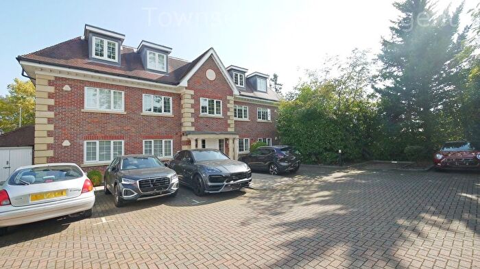 3 Bedroom Flat For Sale In A Sandy Lodge Way, Northwood, HA6