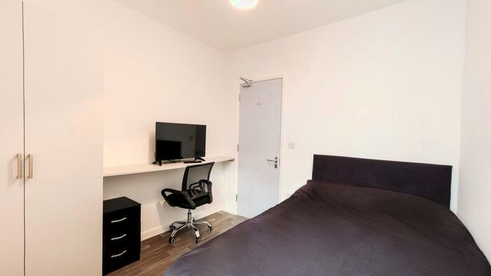 11 Bedroom Private Hall To Rent In Liverpool Road, Neston, Neston, CH64