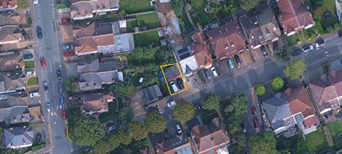 Land For Sale In Garage At Blenheim Gardens, SM6