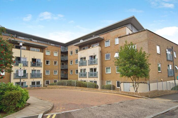 2 Bedroom Flat For Sale In Cline Road, London, N11