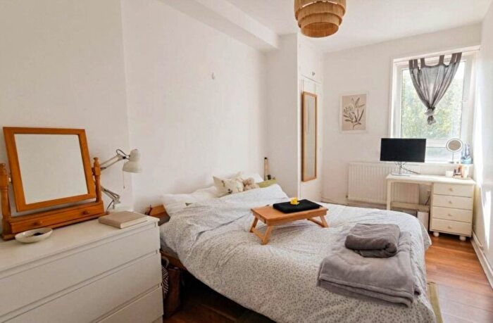4 Bedroom Flat To Rent In Addington House, Stockwell Road, London, SW9