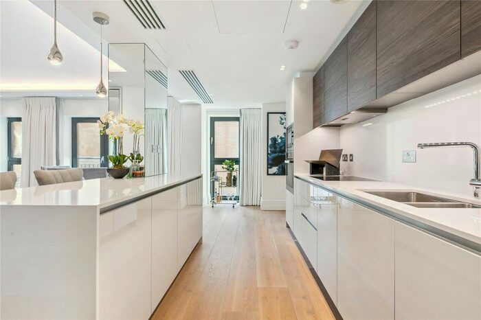 2 Bedroom Flat To Rent In Kensington Gardens Square, London, W2