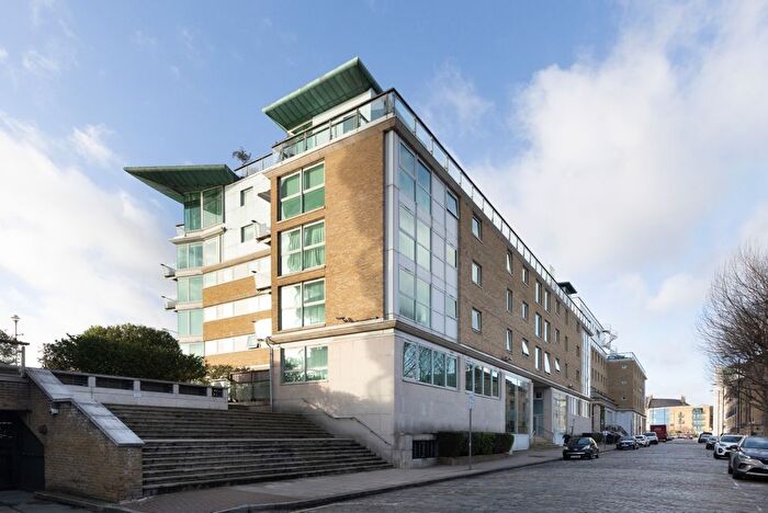 2 Bedroom Flat To Rent In Cinnabar Wharf Central, Wapping High Street, London, E1W