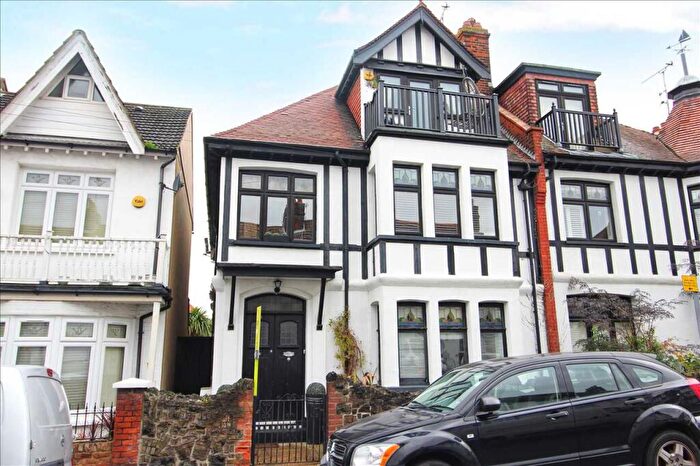 3 Bedroom Apartment To Rent In Leigh On Sea, SS9