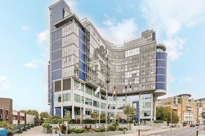 1 Bedroom Flat For Sale In Lombard Road, Battersea, SW11