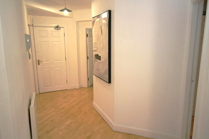 2 Bedroom Apartment To Rent In Tuscany House, Dickinson Street, Manchester, M1