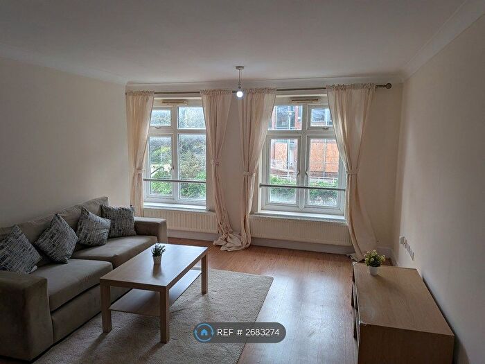 2 Bedroom Flat To Rent In York Road, Woking, GU22