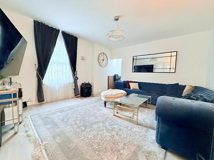 3 Bedroom End Of Terrace House To Rent In Wulfstan Street, East Acton, London, W12