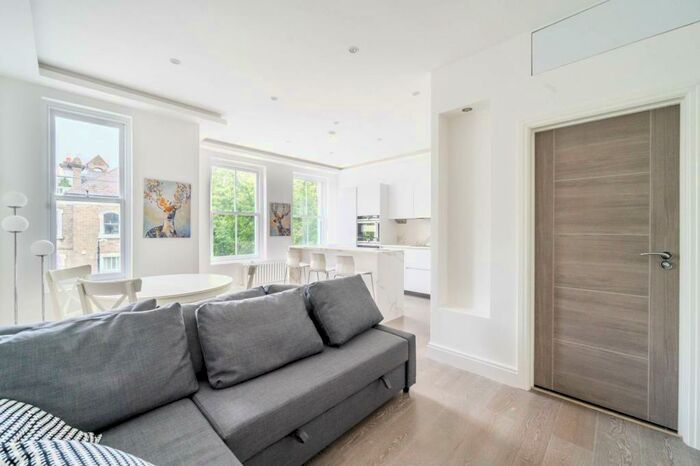 2 Bedroom Flat To Rent In Redcliffe Gardens, Chelsea, London, SW10