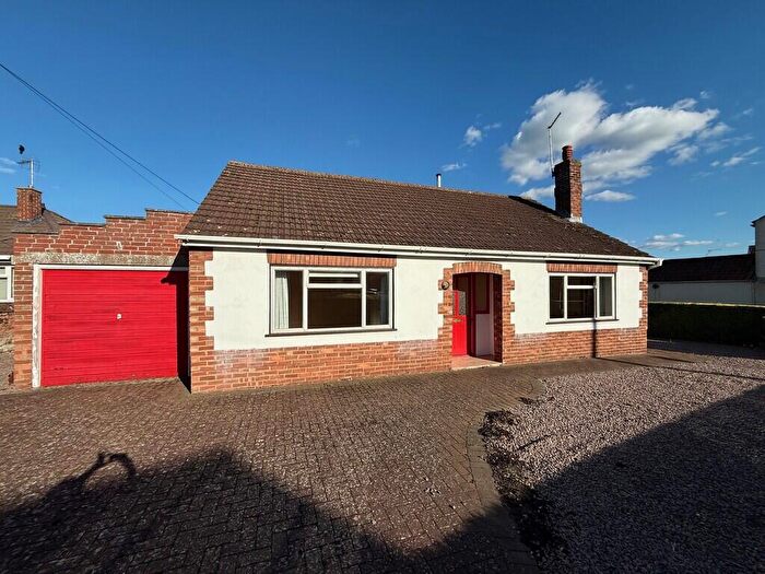 2 Bedroom Detached Bungalow For Sale In Willoughby Road, Bourne, PE10
