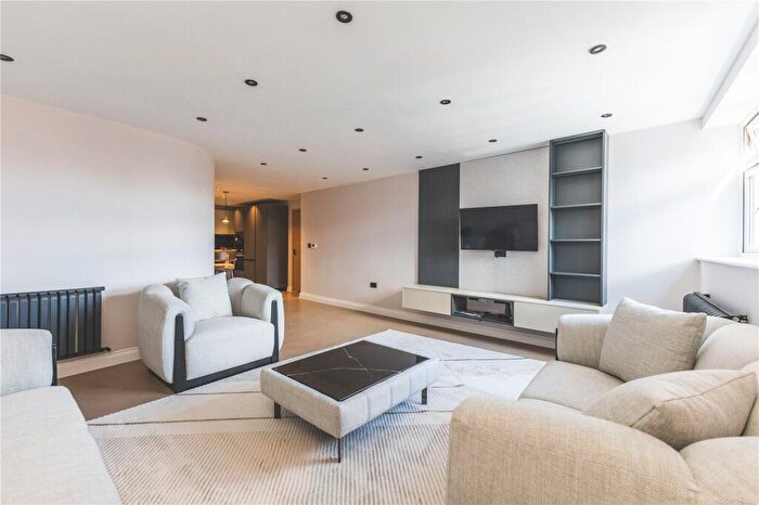 2 Bedroom Apartment To Rent In Philpot Street, Whitechapel, London, E1