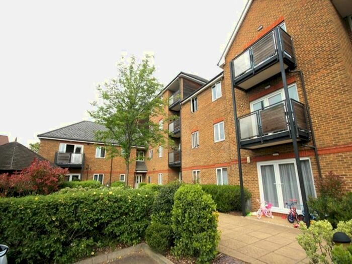 2 Bedroom Flat To Rent In Epping New Road, Buckhurst Hill, IG9