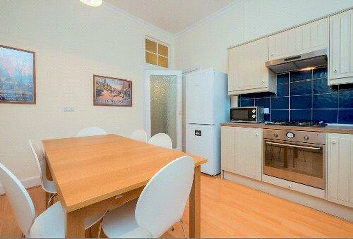 2 Bedroom Flat To Rent In Dalkeith Road, Edinburgh, EH16