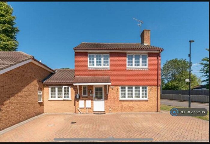4 Bedroom Semi Detached House To Rent In Larcombe Close, Croydon, CR0