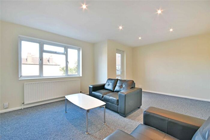 2 Bedroom Flat To Rent In Vines Avenue, Finchley Central, N3