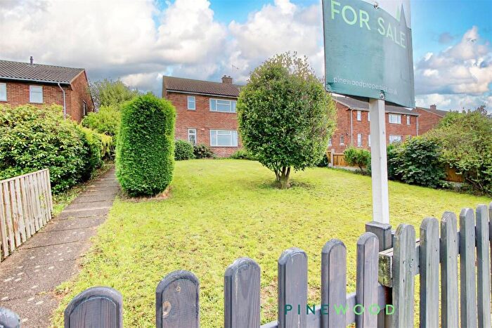 2 Bedroom Semi-Detached House For Sale In Scarsdale Crescent, Brimington, Chesterfield, Derbyshire, S43
