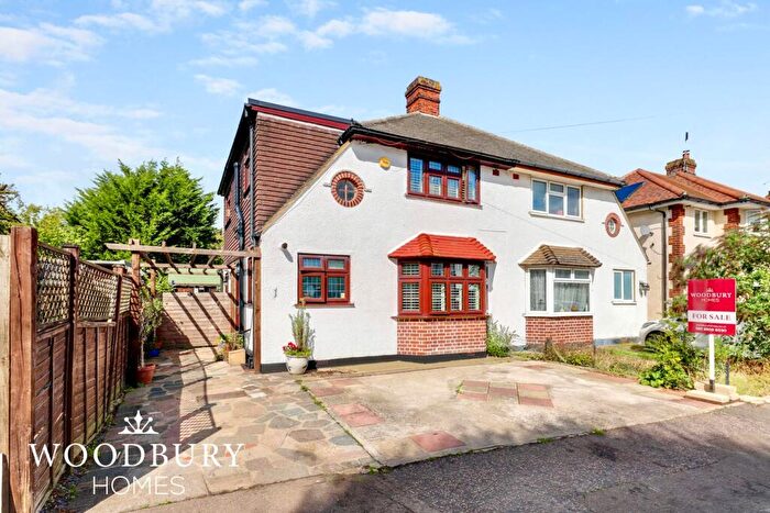 4 Bedroom Semi-Detached House For Sale In Habgood Road, Loughton, IG10