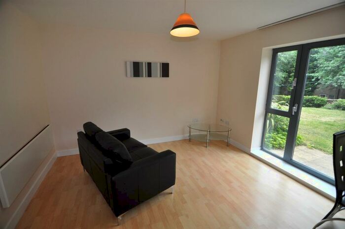 1 Bedroom Flat To Rent In Lister Court, Bradford, BD8