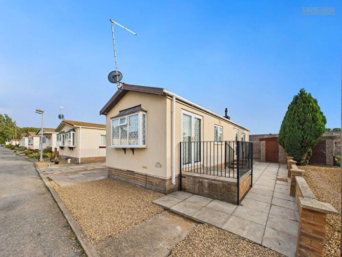 2 Bedroom Park Home For Sale In Fengate Mobile Home Park, Peterborough, PE1