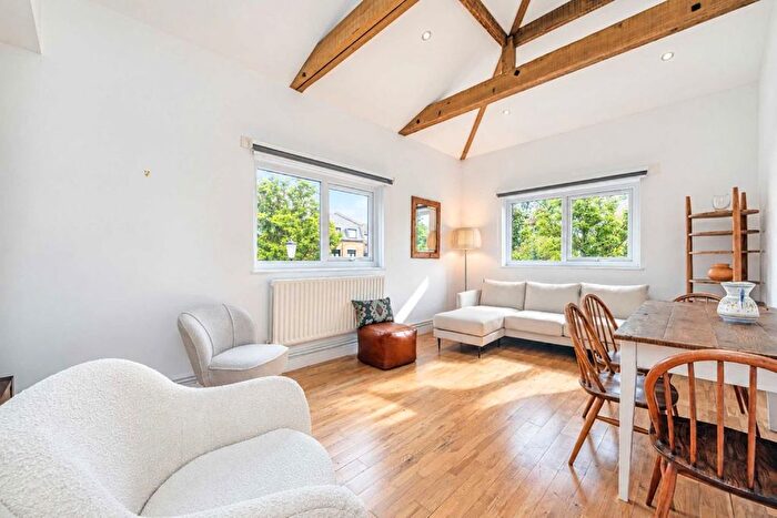 1 Bedroom Flat For Sale In Morgan Road, North Kensington, W10