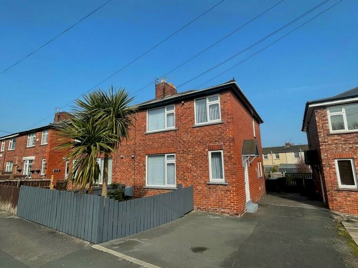 3 Bedroom Semi-Detached House To Rent In Central Avenue, Meadowfield, DH7