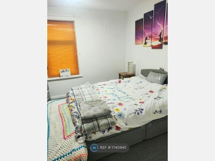 2 Bedroom Flat To Rent In Abbott Road, Leeds, LS12