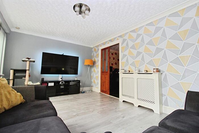 3 Bedroom End Of Terrace House For Sale In Littleham Close, Bransholme, Hull, HU7