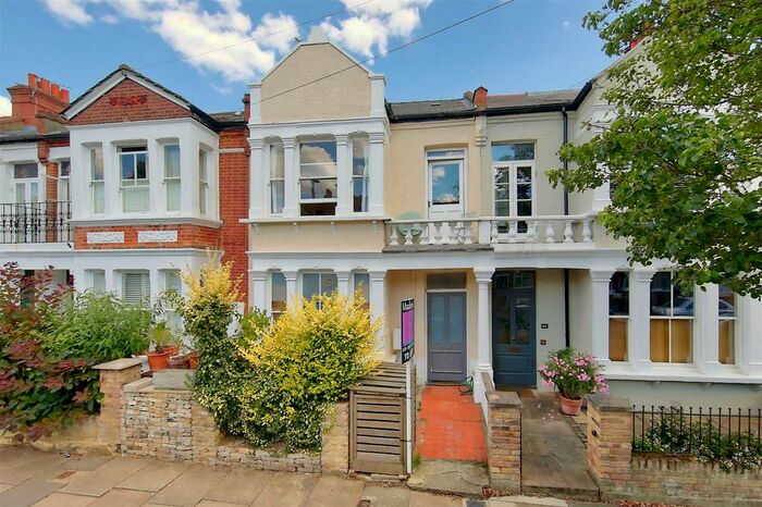 2 Bedroom Flat To Rent In Gartmoor Gardens, London, SW19