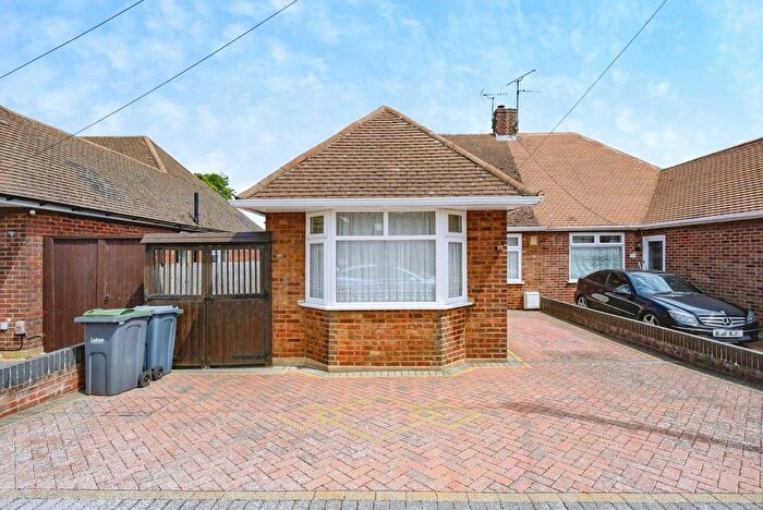 2 Bedroom Bungalow For Sale In Abingdon Road, Luton, Bedfordshire, LU4