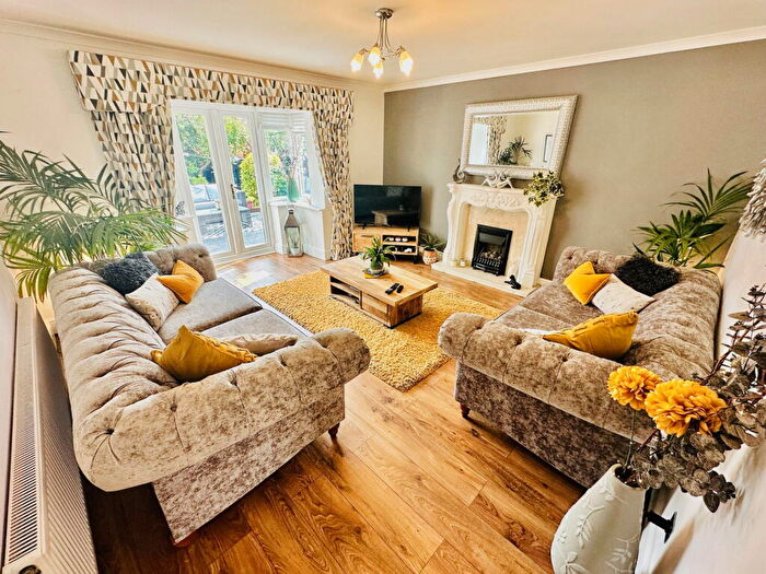 4 Bedroom Detached House For Sale In Shipton Close, Milking Bank, Dudley, DY1