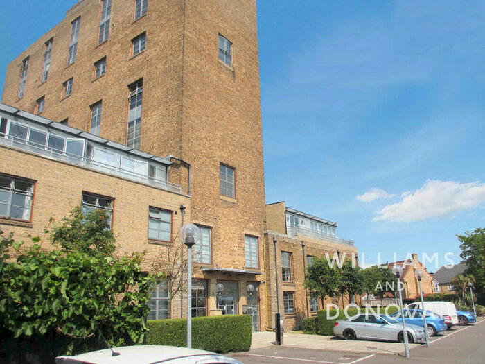 2 Bedroom Apartment To Rent In Pollards Close, Rochford, SS4